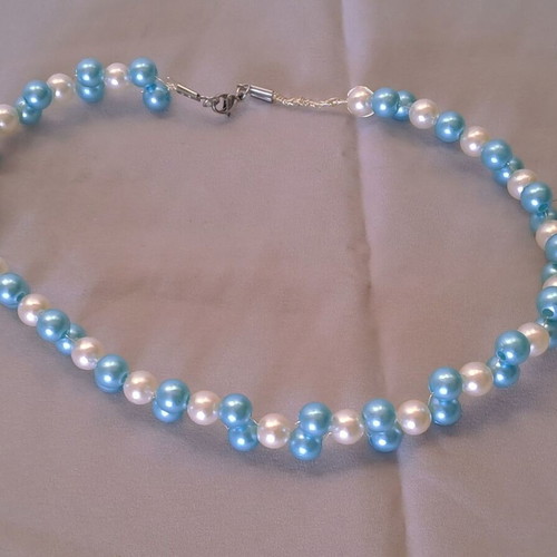 Choker with white and blue pearls new