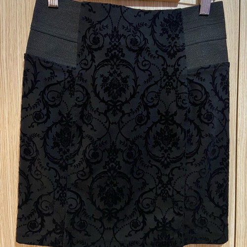 Gothic mini skirt like new, velvet embossed patterns, black