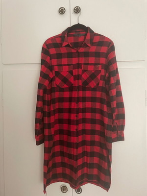 Iso long red and black checked shirt like new, size S