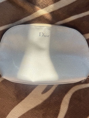Dior νεσεσέρ μεταχειρισμένο, λευκό με γκλίτερ, ευρύχωρο