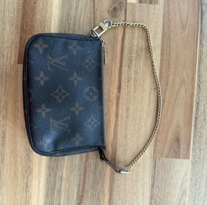 LOUIS VUITTON pochette accessories