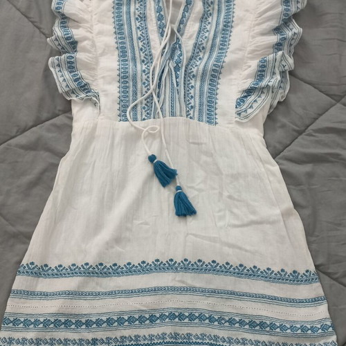 M.A.B.E dress white, like new, size XS fit larger