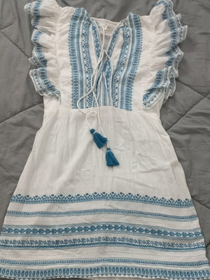 M.A.B.E dress white, like new, size XS fit larger