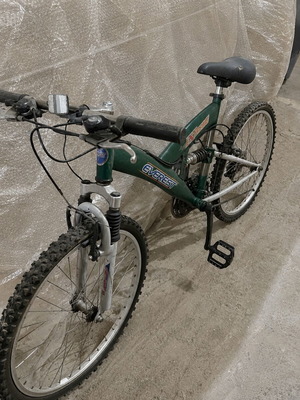 Everest mountain bike with front and rear suspension, gears