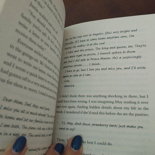 The Selection by Kiera Cass book like new, English