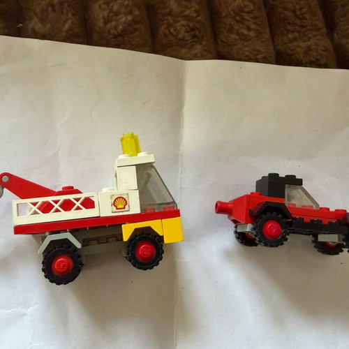 642 LEGO Classic Town Tow Truck and Car vintage set