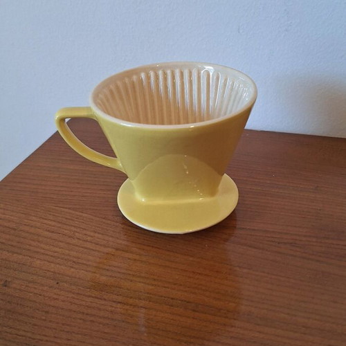 Vintage Melitta 102 coffee filter holder like new