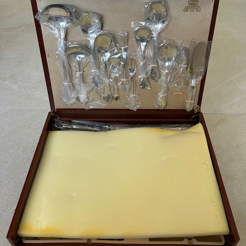 Picard & Wielpütz Solingen 6121 Cutlery Set 90 Pieces Unused with Wooden Case