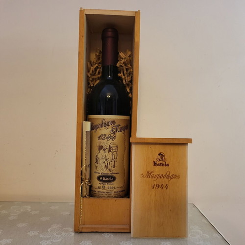 Karelas Mavrodafni 1944 new, bottle with box