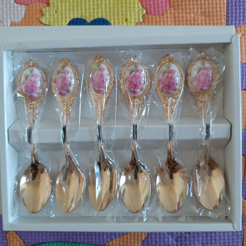 Gold-plated spoons new, set of 6