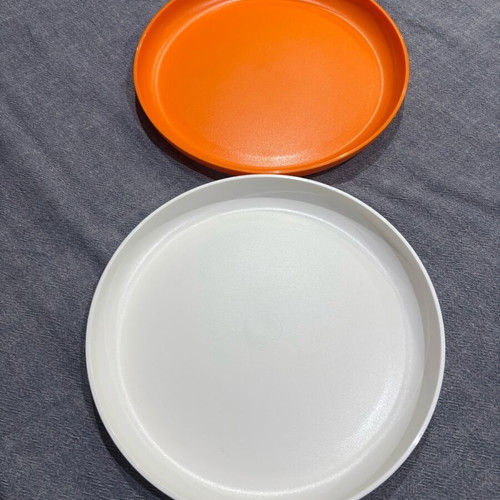 Tupperware plates new, set of 4