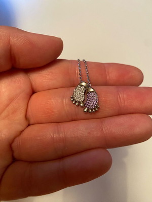 Κολιέ από ασήμι 925ο με πατουσάκια και λευκά, μωβ ζιργκόν