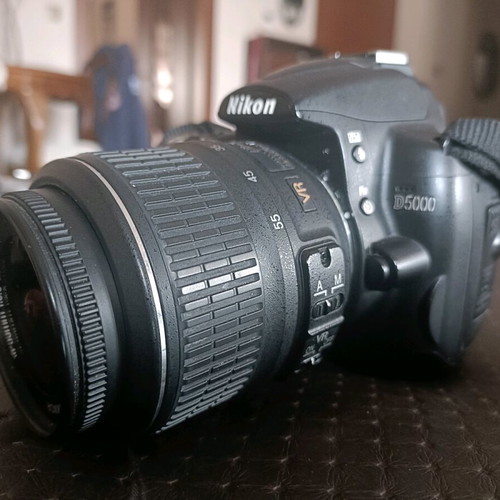 Nikon D-5000 DSLR σαν καινούργιο με μπαταρία και τσάντα μεταφοράς