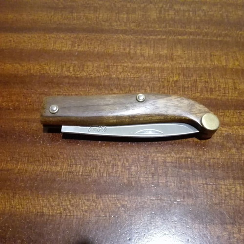 Traditional folding knife De Agostini collection like new with wooden handle