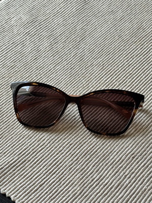 Skechers sunglasses like new with case and cleaning cloth, brown and pink