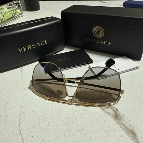 Versace Sunglasses like new, gold men's