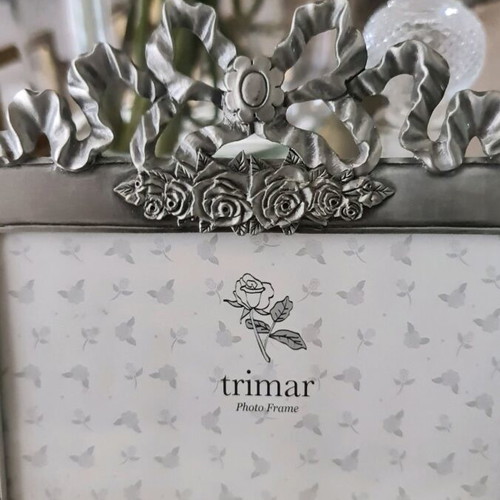 Trimar decorative tabletop photo frame with silver metal finish like new