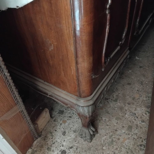 Μπουφές μεταχειρισμένος, ξυλόγλυπτος καρυδιάς με λεοντόποδαρα, 2,10×0,60×1 μ.