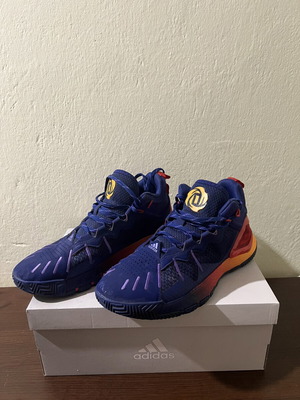 Adidas D.O.N. Issue basketball shoes size 42