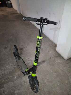 Enigma scooter used, foldable with adjustable handlebar