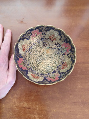 Bronze bowl used with wear