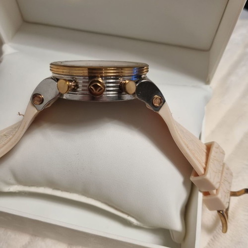 Vogue wristwatch used, waterproof stainless steel, pink gold
