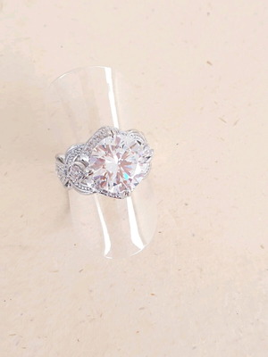 Silver 925 ring carved with bright zircon stones, new