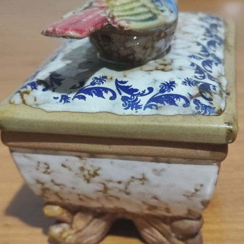 Ceramic vintage jewelry box like new with birds and blue white pattern