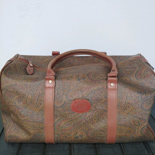 Brown travel sack used with leather details