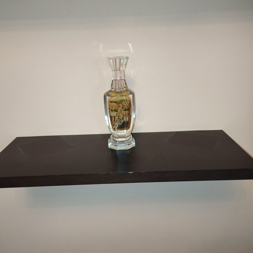 Glass vase with Chinese motifs like new