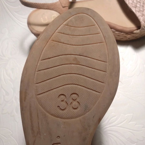 Unisa platform sandals like new, pink with straw detail