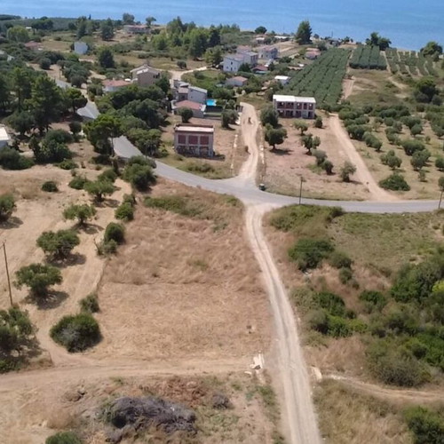 Οικόπεδο γωνιακό οικοδομήσιμο 614 τ.μ. στη Γερακινή Χαλκιδικής