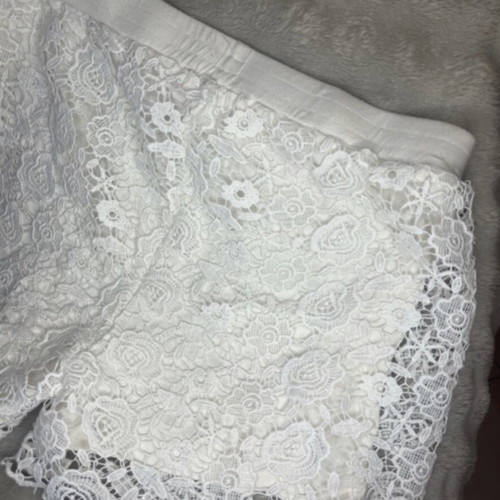 Gaudì Teen white embroidered shorts XS/S like new