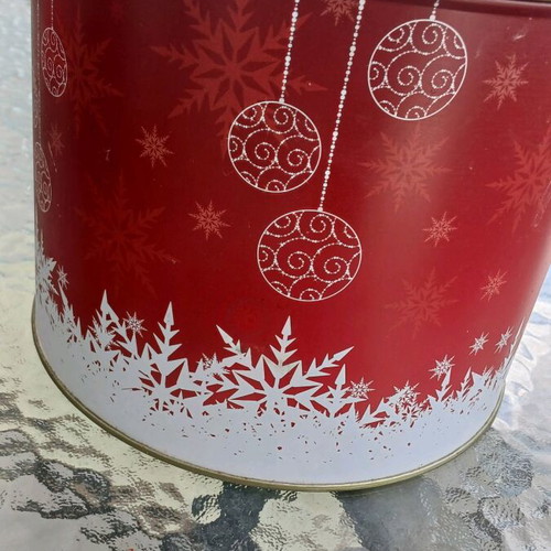 Collectible storage tin used for panettone, kourabiedes, cookies