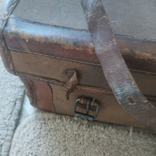 Antique suitcase 100 years old in very good condition
