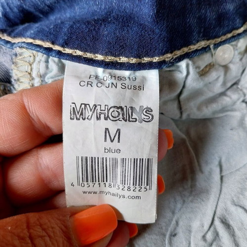 MyHailys Capri Denim Pants size M like new, embroidered Oktoberfest style