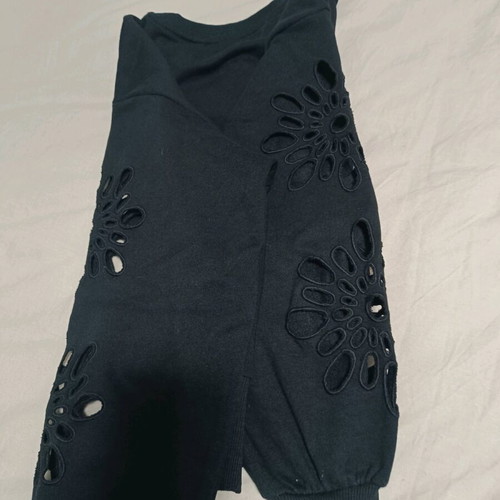 Only black sweatshirt like new with sleeve design, XS