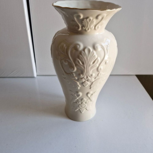 Lenox vase with 24K gold new, embossed vintage decoration