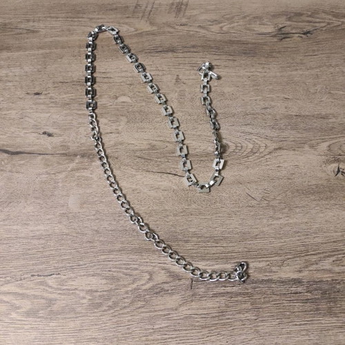 Chain style belt in excellent condition
