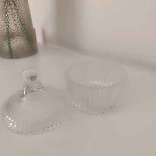 Fountainiera with embossed ribbed design like new