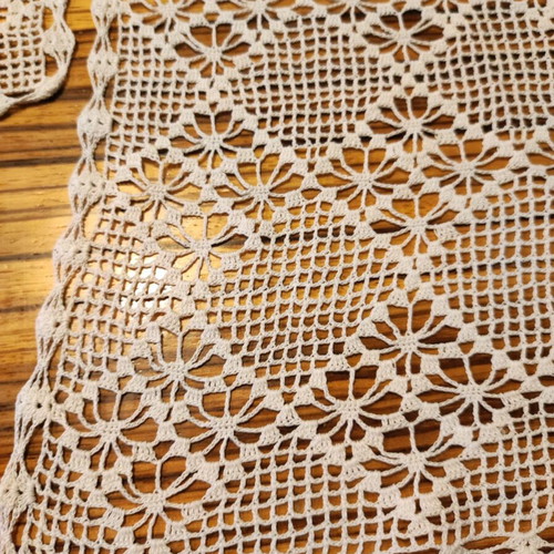 Set of 3 embroidered table runners like new