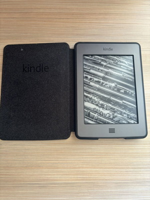 Kindle 4ης γενιάς μεταχειρισμένο με θήκη και φορτιστή