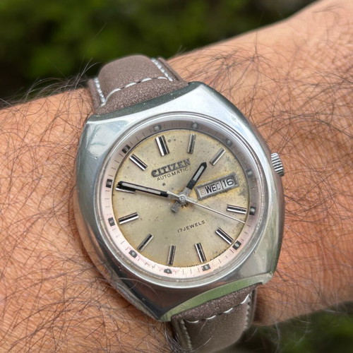 Vintage Citizen wristwatch used, automatic and manual, beige and silver
