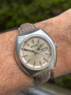 Vintage Citizen wristwatch used, automatic and manual, beige and silver