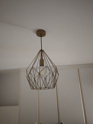 Gold pendant light like new, diamond shape metal