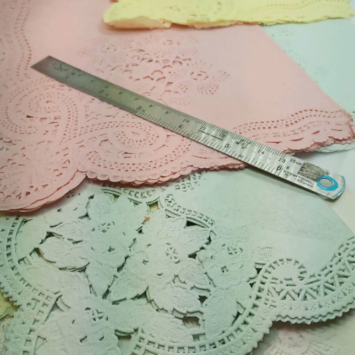 Unique collectible D'70 lace paper napkin set of 7 pieces