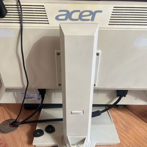 Lenovo desktop computer set with Acer 20'' monitor and accessories