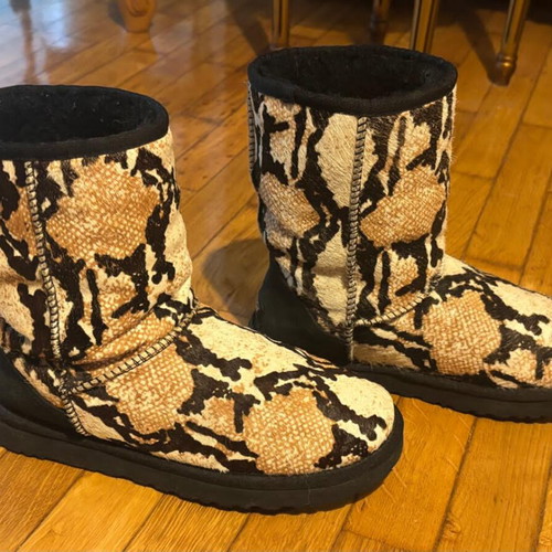 Ugg boots leather ponyskin snakeprint design like new
