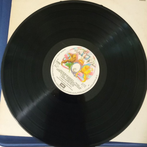 Queen A Night at the Opera vinyl record like new, rock