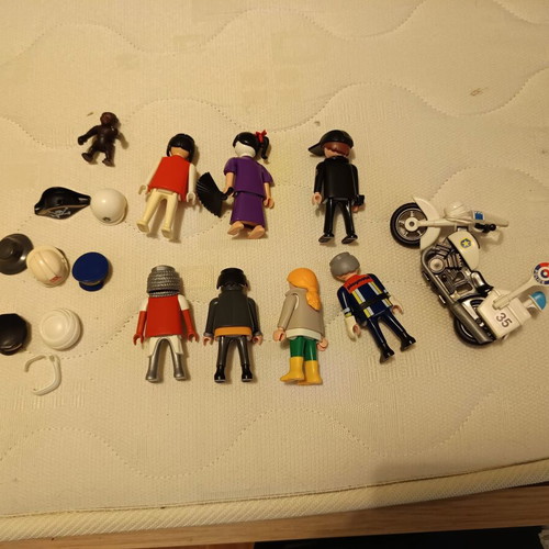 Φιγούρες Playmobil σαν καινούργιες, πακέτο 19 με αξεσουάρ και αστυνομική μηχανή